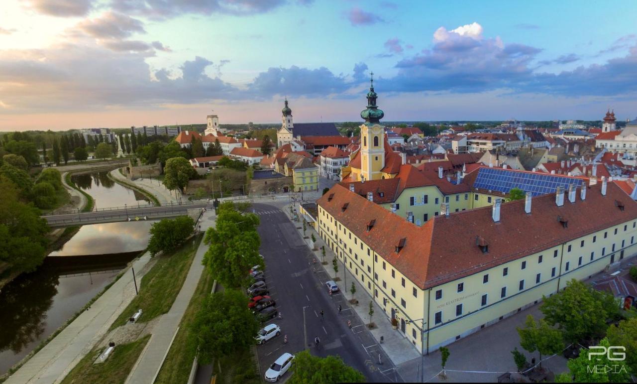 Hotel Klastrom Дьёр Экстерьер фото